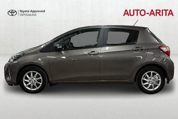 Käytetty Toyota Yaris Multidrive S 112 HP (82 kW) 2018 Met. harmaa Viistoperä