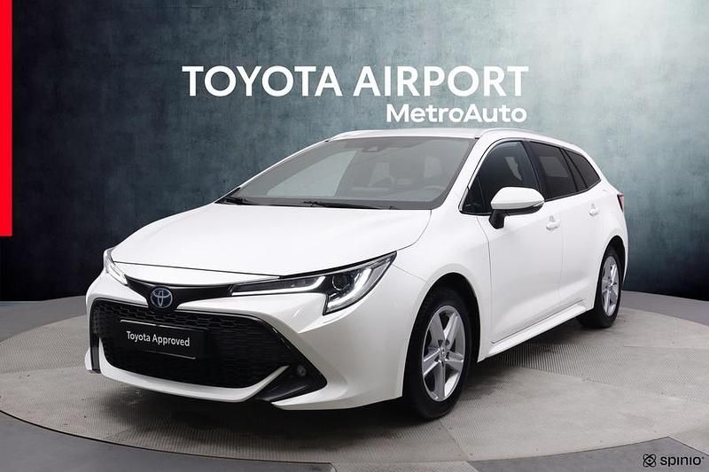 Valkoinen Käytetty 2022 Toyota Corolla Edition Farmari | 26 990 € (Perustarjous) - Kuva 1/4