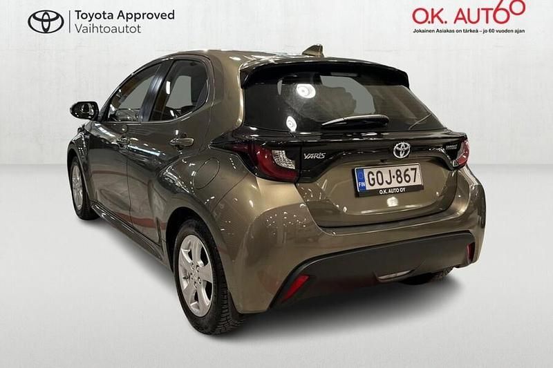 Käytetty Toyota Yaris Hybrid Active 116 HP (85 kW) 2020 Viistoperä