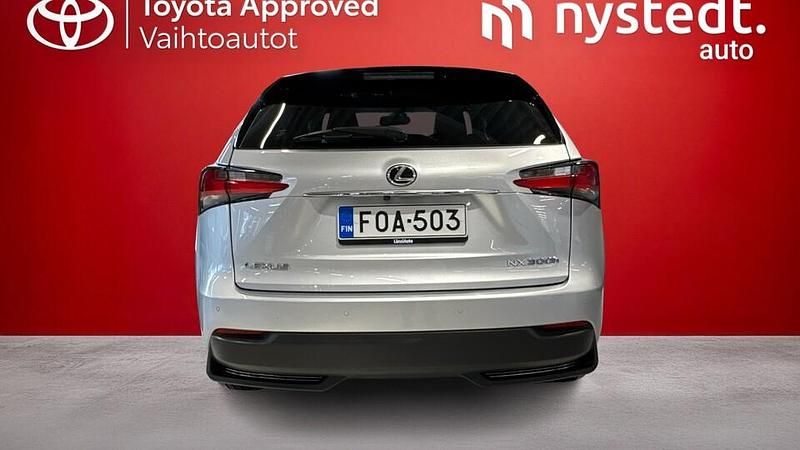 Käytetty Lexus NX300h Sport Line 155 HP (114 kW) 2015 Hopea Katumaasturi