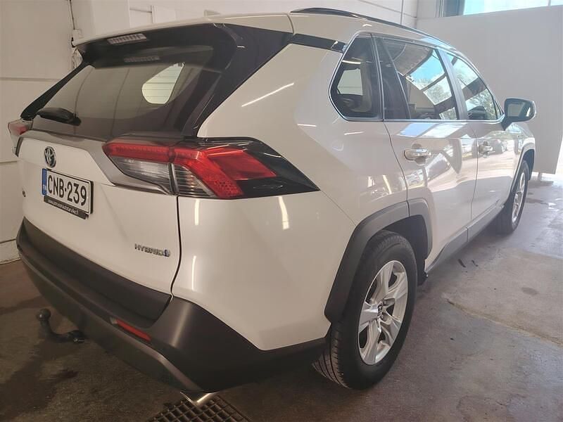 Käytetty Toyota RAV4 Hybrid Active 222 HP (163 kW) 2019 Valkoinen Katumaasturi