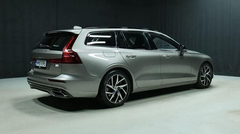 Käytetty Volvo V60 R-Design 456 HP (335 kW) 2022 Harmaa Farmari