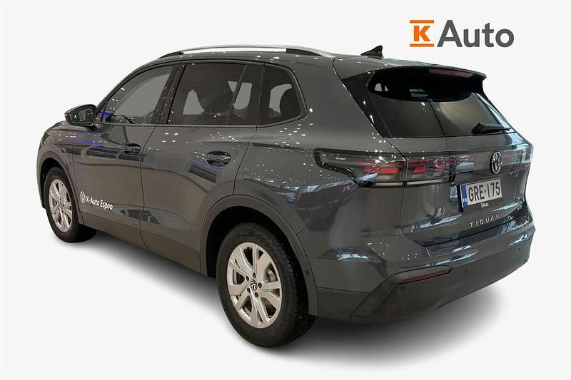 Käytetty VW Tiguan Comfortline 131 HP (96 kW) 2024 Oranssi Katumaasturi