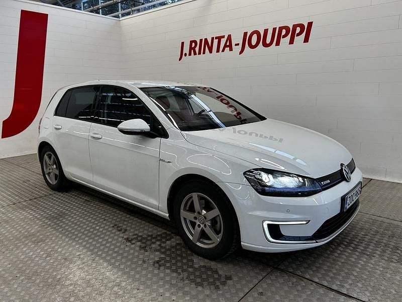 Käytetty VW e-Golf 100 kW (136 HP) 2017 Viistoperä