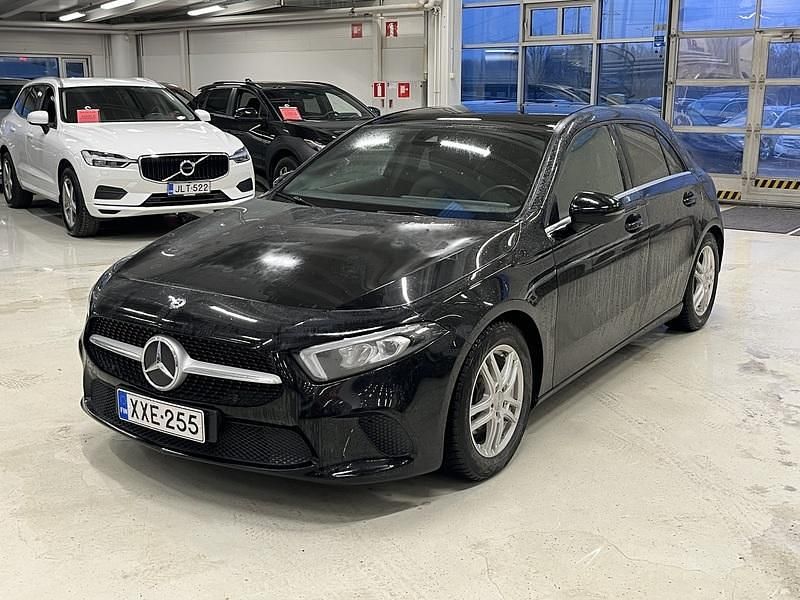 Käytetty 2020 Mercedes A180 Business Viistoperä | 21 490 € (Perustarjous) - Kuva 1/4
