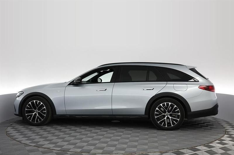 Harmaa Käytetty 2025 Mercedes E300 Business Farmari | 78 500 € - Kuva 1/4