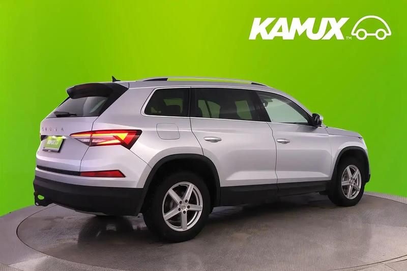 Käytetty Skoda Kodiaq 150 HP (110 kW) 2022 Hopea / harmaa Katumaasturi