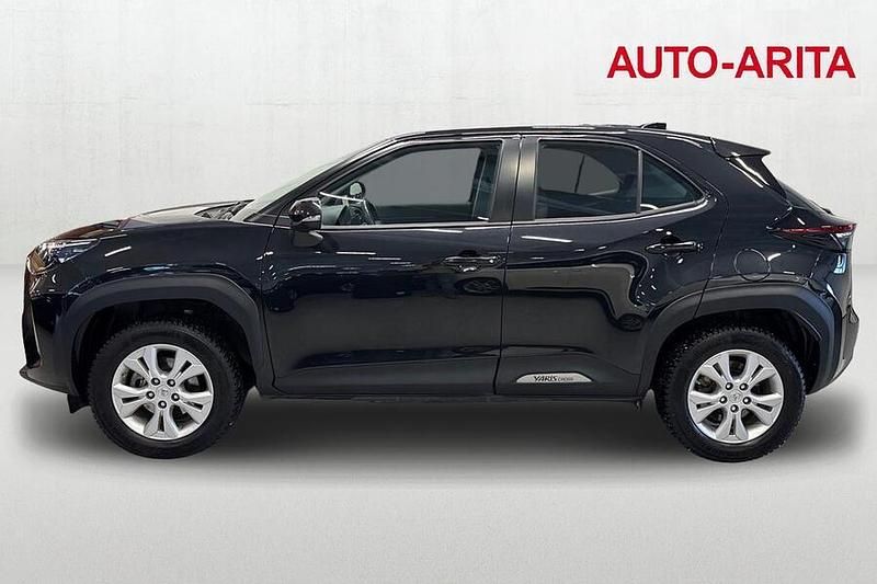 Käytetty Toyota Yaris Cross Active 116 HP (85 kW) 2023 Musta Katumaasturi