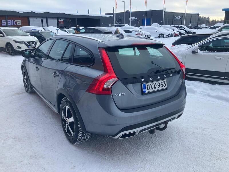 Käytetty Volvo V60 CC Business Edition 190 HP (139 kW) 2017 Farmari