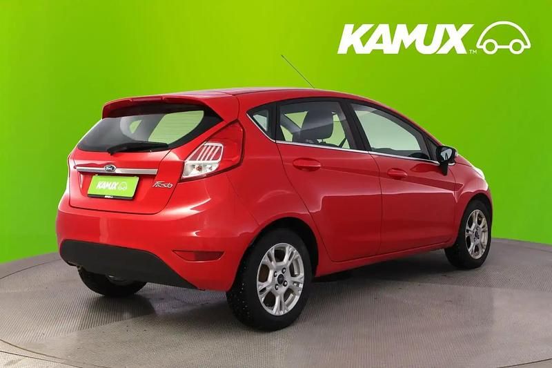 Käytetty Ford Fiesta Titanium 80 HP (58 kW) 2017 Punainen Sedan