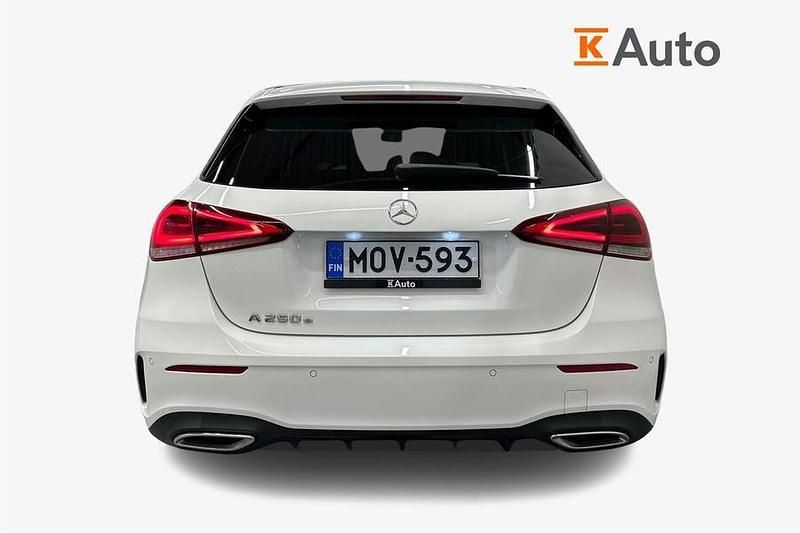 Käytetty Mercedes A250 Business 160 HP (117 kW) 2020 Valkoinen Viistoperä