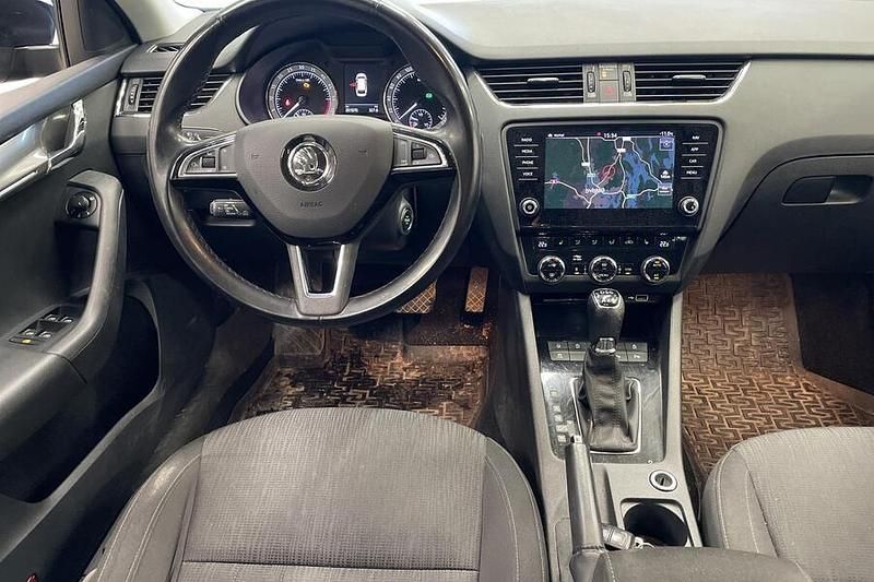 Käytetty Skoda Octavia Style 184 HP (135 kW) 2019 Musta Farmari