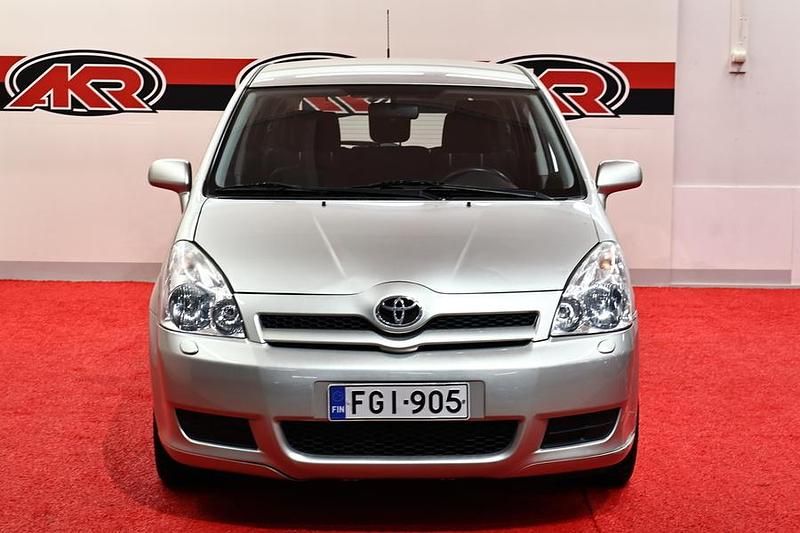 Käytetty Toyota Corolla Verso Terra 110 HP (80 kW) 2004 Hopea Tila-auto