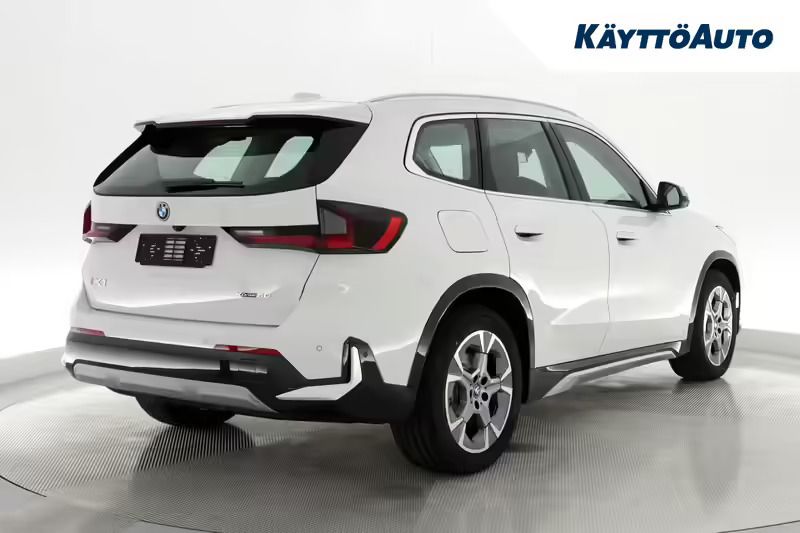 Käytetty BMW iX1 Comfort Edition 230 kW (313 HP) 2023 Alpinweiss Katumaasturi