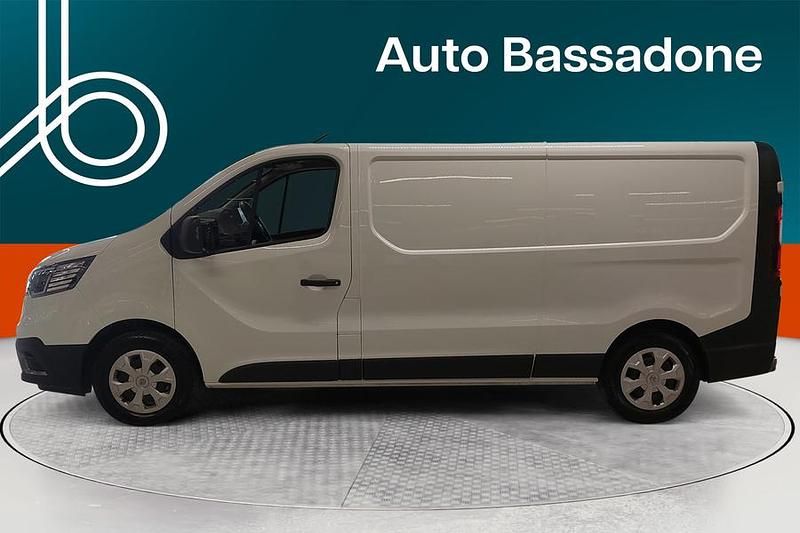 Käytetty Renault Trafic 150 HP (110 kW) 2023 Tila-auto