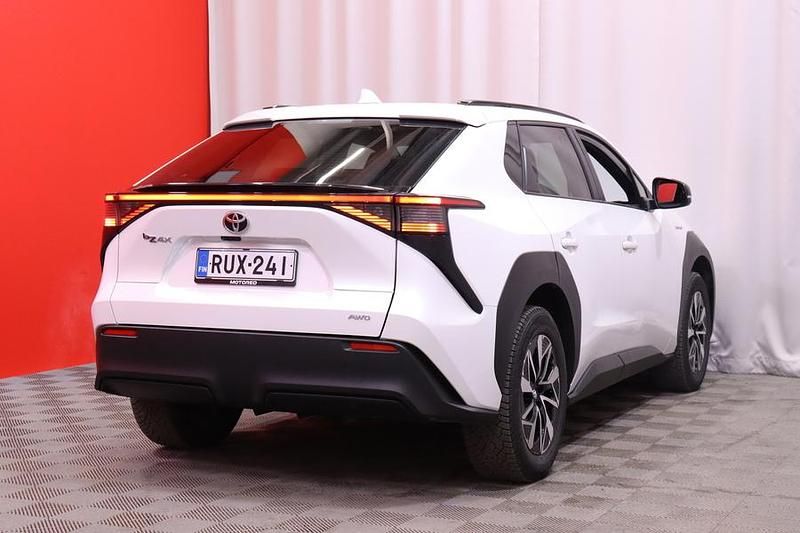 Käytetty Toyota bZ4X Active 252 kW (343 HP) 2023 Katumaasturi