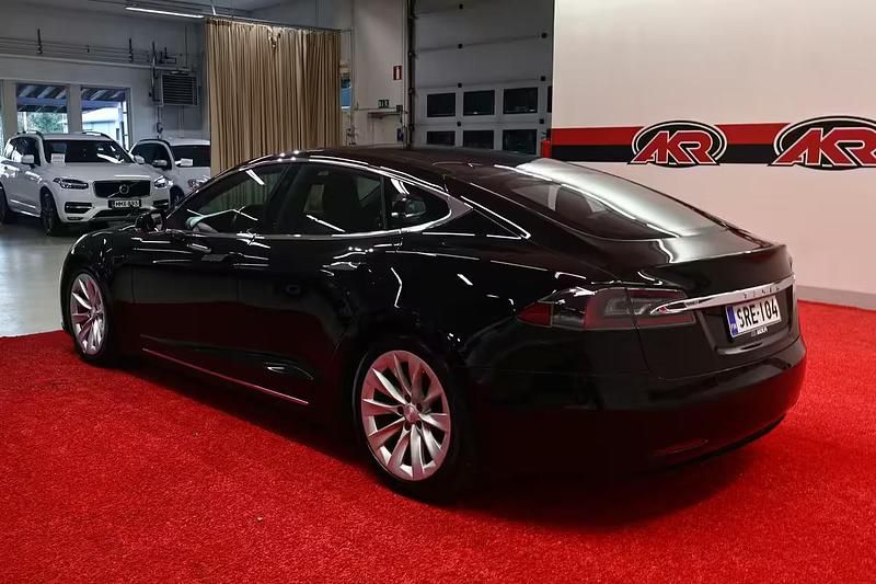 Käytetty Tesla Model S 244 kW (332 HP) 2017 Musta Viistoperä