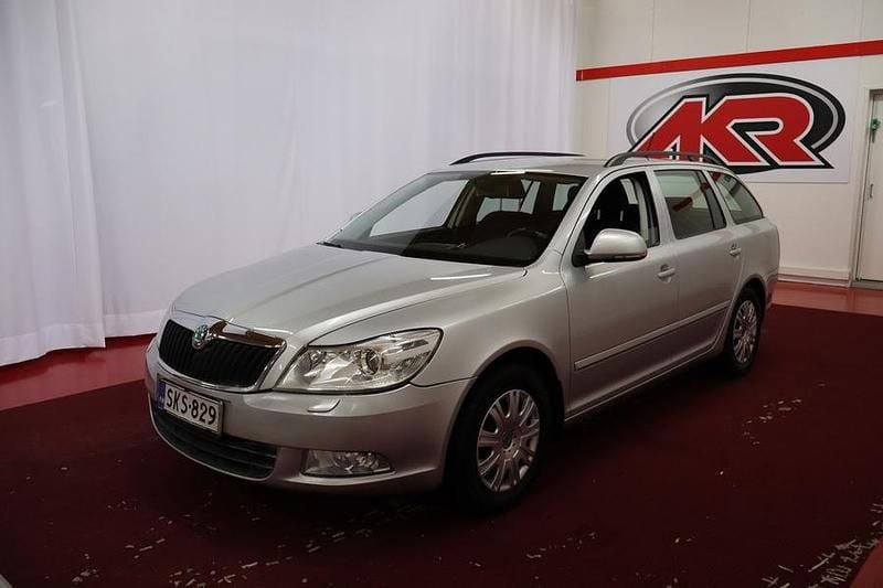 Käytetty Skoda Octavia Ambiente 105 HP (77 kW) 2012 Farmari