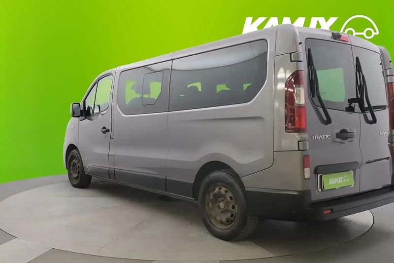 Käytetty Renault Trafic 125 HP (91 kW) 2016 Hopea / harmaa Tila-auto