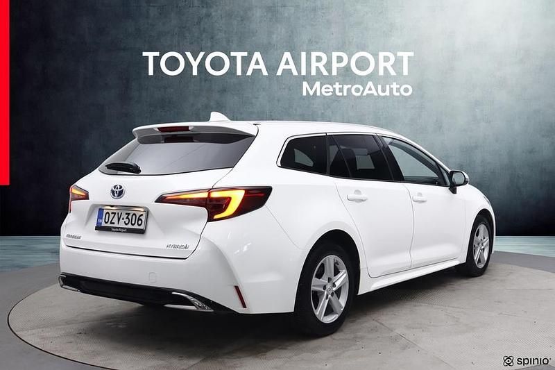 Käytetty Toyota Corolla Edition 140 HP (102 kW) 2023 Valkoinen Farmari