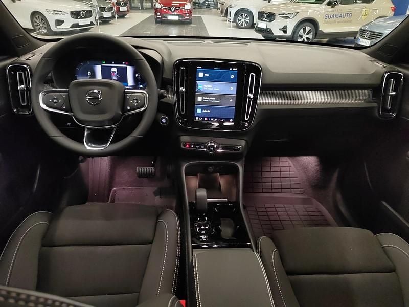Käytetty Volvo XC40 Plus 163 HP (119 kW) 2025 Katumaasturi