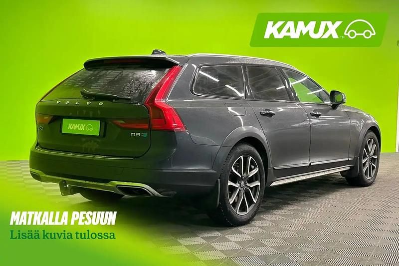 Käytetty Volvo V90 CC 235 HP (172 kW) 2018 Hopea / harmaa Farmari