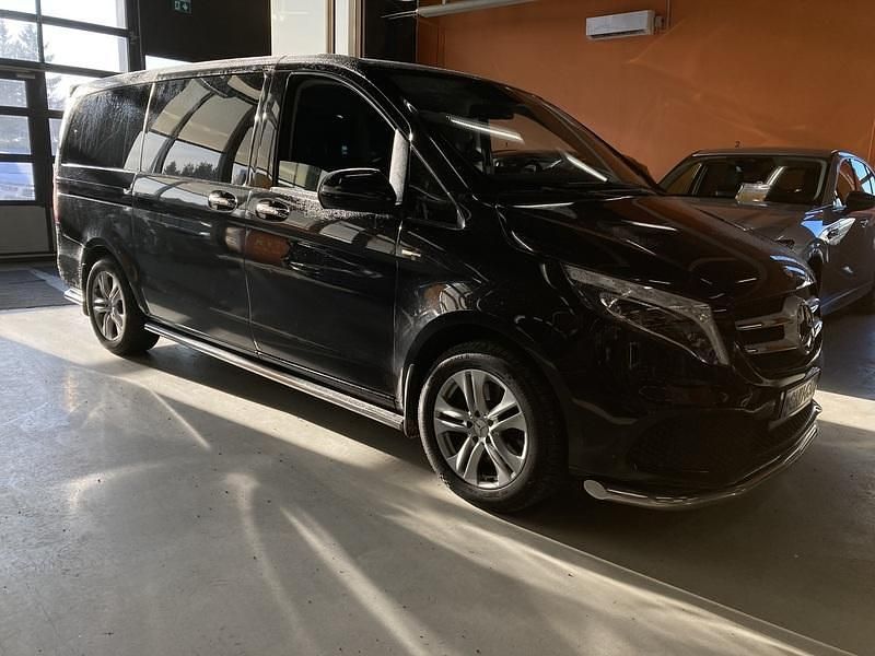 Käytetty Mercedes V300 239 HP (175 kW) 2020 Tila-auto