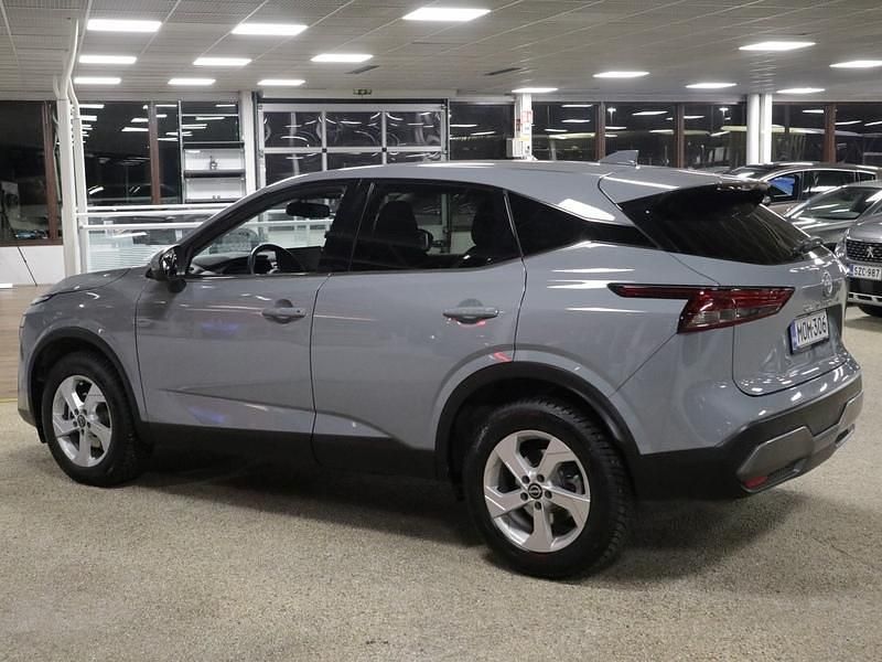Käytetty Nissan Qashqai N-Connecta 158 HP (116 kW) 2023 Musta Katumaasturi