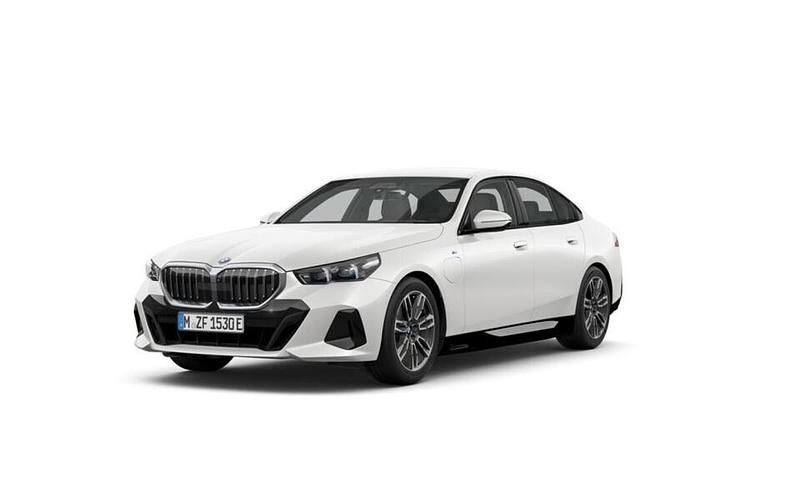 Uusi 2025 BMW 530e M Sport Sedan | 81 070 € - Kuva 1/4