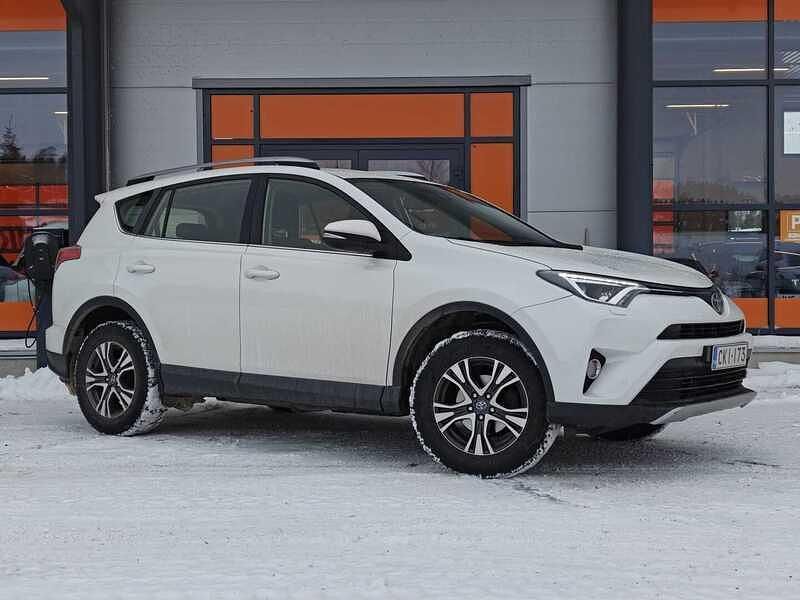 Käytetty Toyota RAV4 Multidrive S 152 HP (111 kW) 2017 Katumaasturi