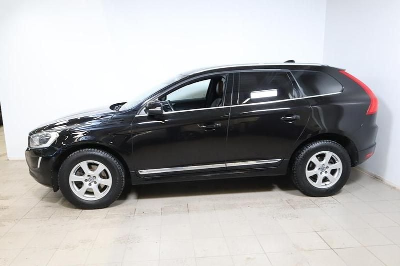 Käytetty Volvo XC60 Standard 190 HP (139 kW) 2017 Musta Katumaasturi