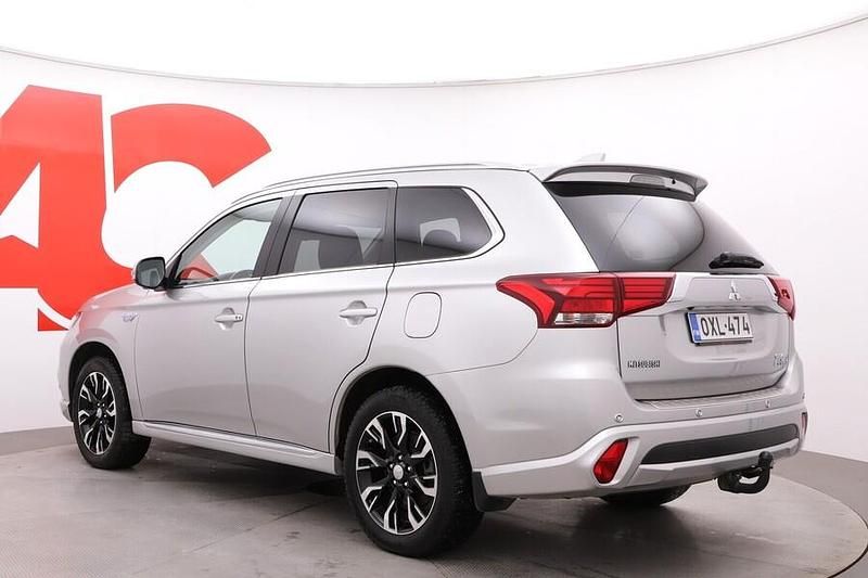 Käytetty Mitsubishi Outlander P-HEV Instyle 121 HP (88 kW) 2018 Katumaasturi
