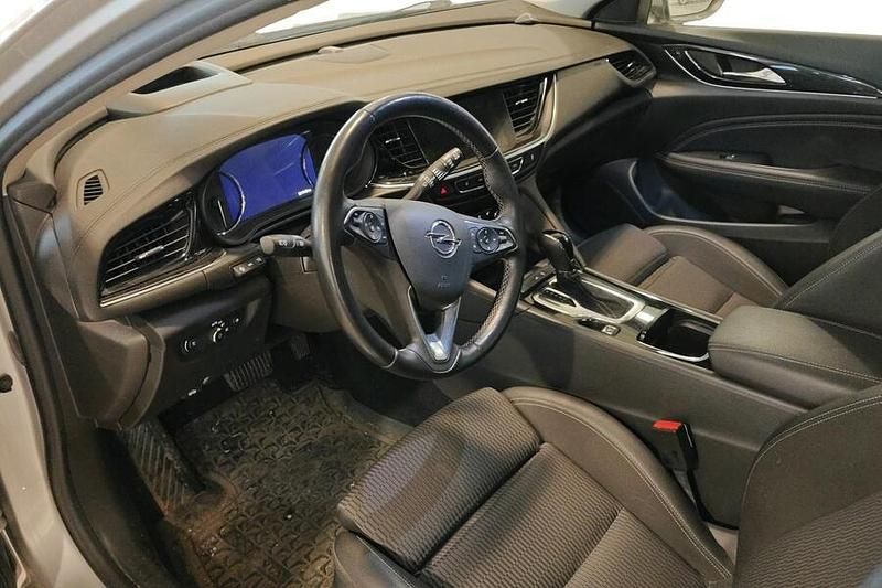 Käytetty Opel Insignia Innovation 165 HP (121 kW) 2019 Harmaa Farmari