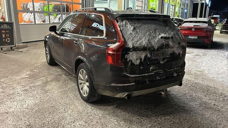 Käytetty Volvo XC90 Momentum 224 HP (164 kW) 2016 Katumaasturi