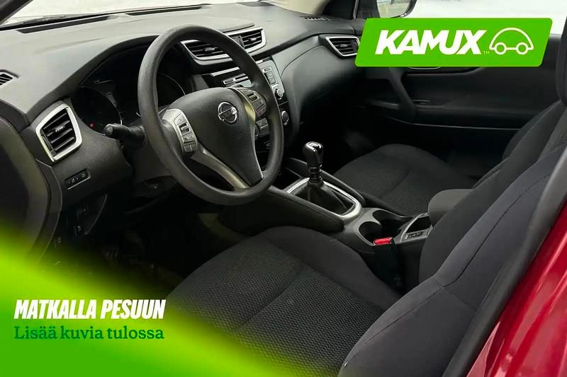 Käytetty Nissan Qashqai Visia 116 HP (85 kW) 2017 Punainen Katumaasturi