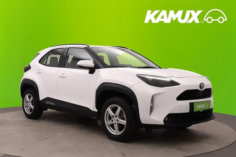 Valkoinen Käytetty 2024 Toyota Yaris Cross Active Katumaasturi | 24 280 € - Kuva 1/4
