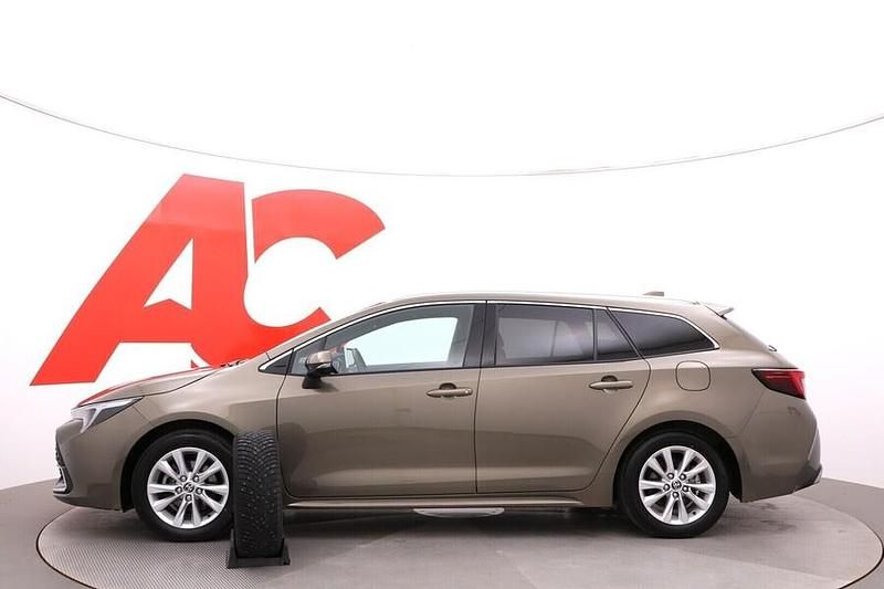 Käytetty Toyota Corolla Edition 140 HP (102 kW) 2024 Oxide bronze Farmari