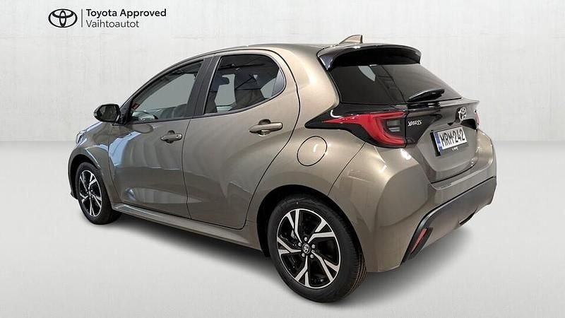 Käytetty Toyota Yaris Hybrid Edition 116 HP (85 kW) 2025 Ruskea Viistoperä