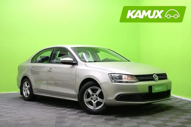 Hopea / harmaa Käytetty 2014 VW Jetta Comfortline Sedan | 10 870 € (Perustarjous) - Kuva 1/4