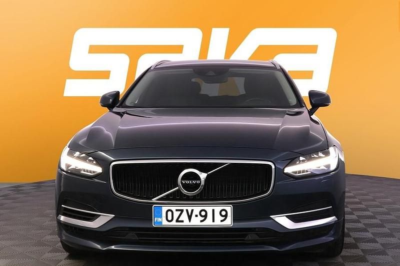 Käytetty Volvo V90 Momentum 392 HP (288 kW) 2020 Farmari