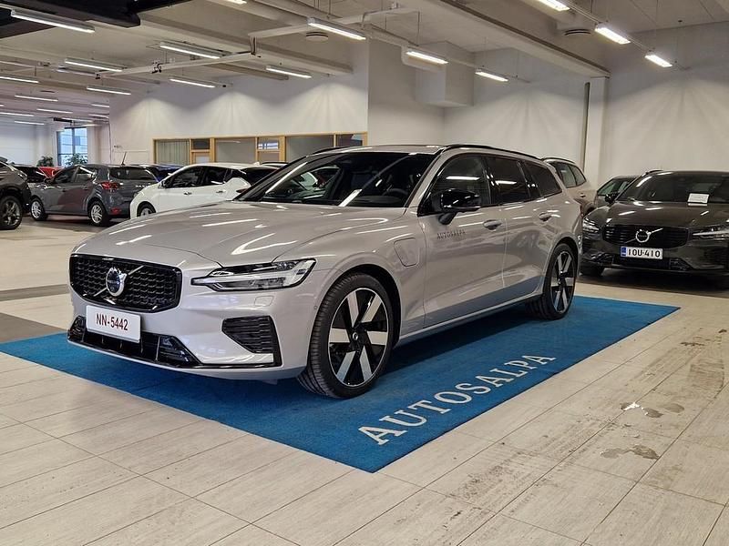 Käytetty 2025 Volvo V60 Performance Farmari | 57 900 € - Kuva 1/4