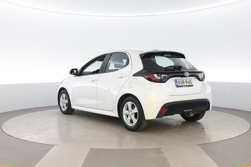 Käytetty Toyota Yaris Hybrid Active 116 HP (85 kW) 2022 Viistoperä