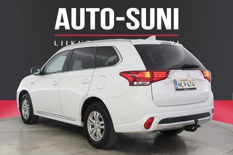 Käytetty Mitsubishi Outlander P-HEV Intense 121 HP (88 kW) 2016 Farmari