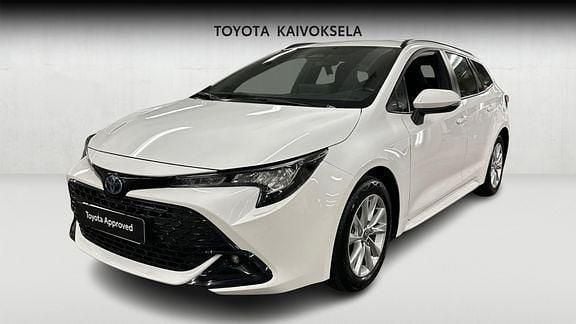 Valkoinen Käytetty 2024 Toyota Corolla Active Farmari | 28 990 € (Perustarjous) - Kuva 1/4
