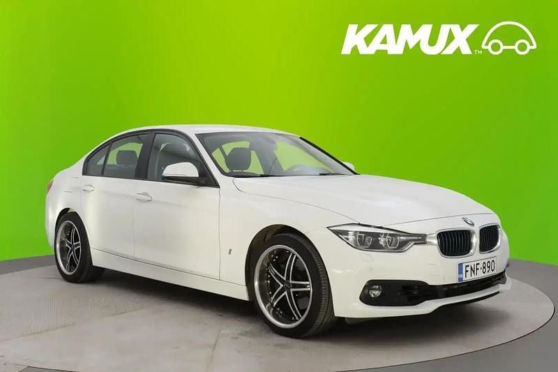 Valkoinen Käytetty 2018 BMW 330e Exclusive Sedan | 18 490 € (Perustarjous) - Kuva 1/4