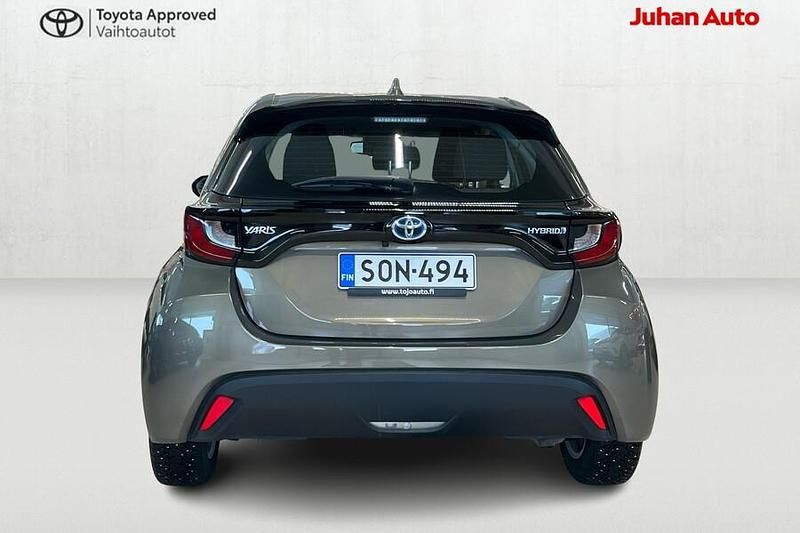 Käytetty Toyota Yaris Hybrid Active 116 HP (85 kW) 2020 Viistoperä