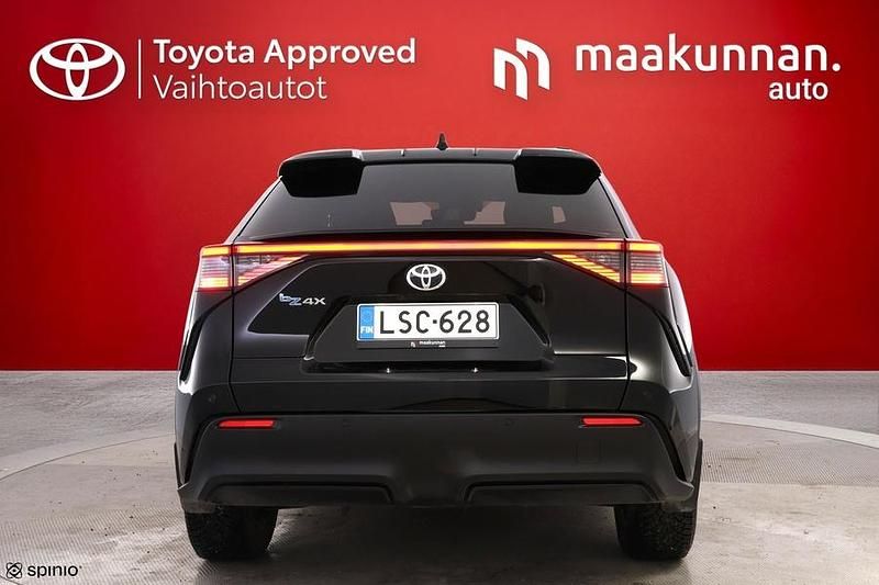 Käytetty Toyota bZ4X Edition 150 kW (204 HP) 2023 Musta Katumaasturi