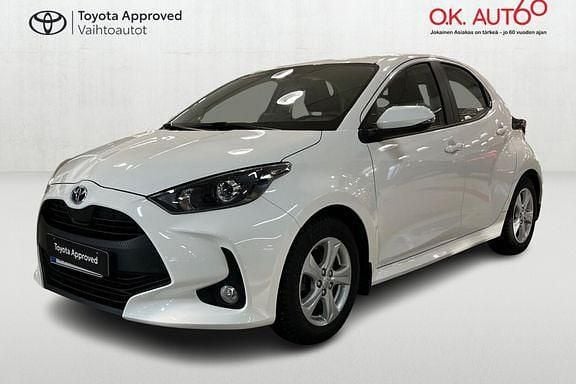 Käytetty Toyota Yaris Active 114 HP (83 kW) 2023 Valkoinen Viistoperä