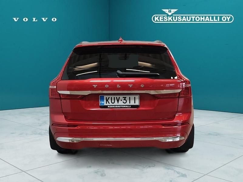 Käytetty Volvo XC60 Plus 350 HP (257 kW) 2023 Punainen Katumaasturi