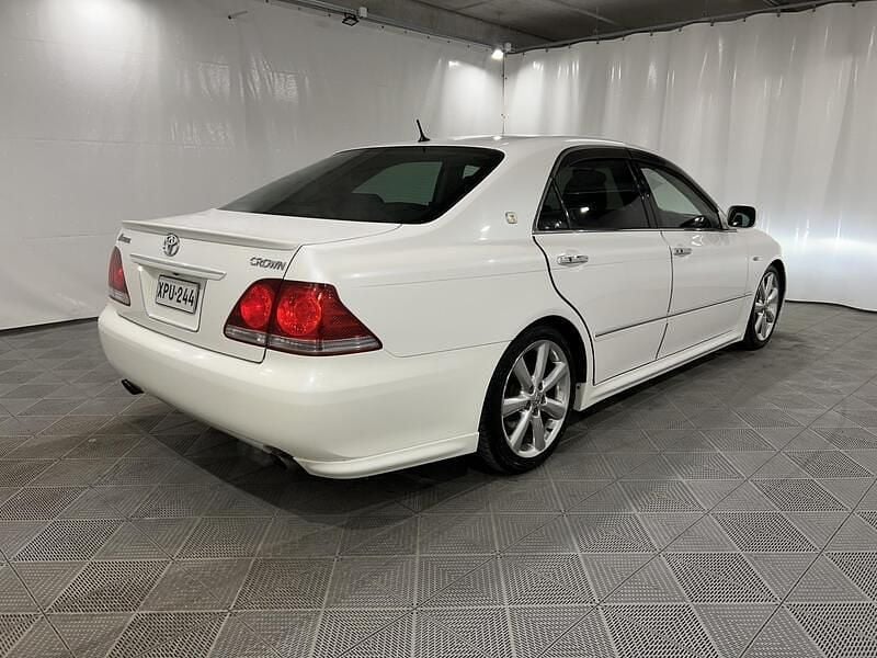 Käytetty Toyota Crown Edition 256 HP (188 kW) 2004 Sedan
